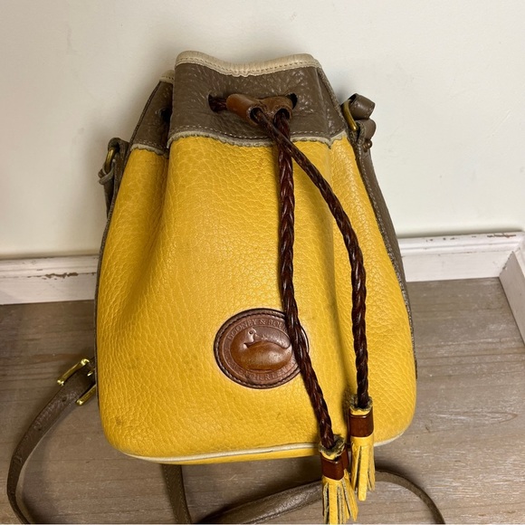 Vtg Dooney & Bourke AWL Teton Drawstring Crossbody Bucket Bag Palomino Yellow - Picture 15 of 15